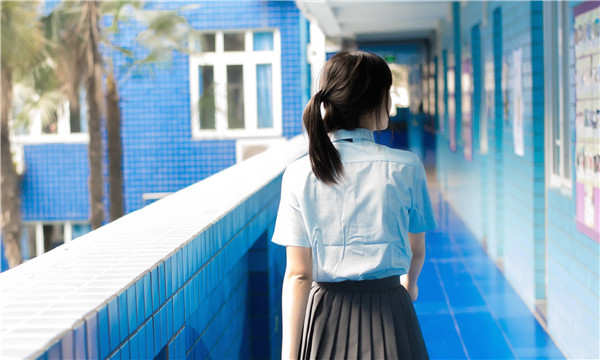 宝兴如何找到一个可以帮助我生孩子的女人？